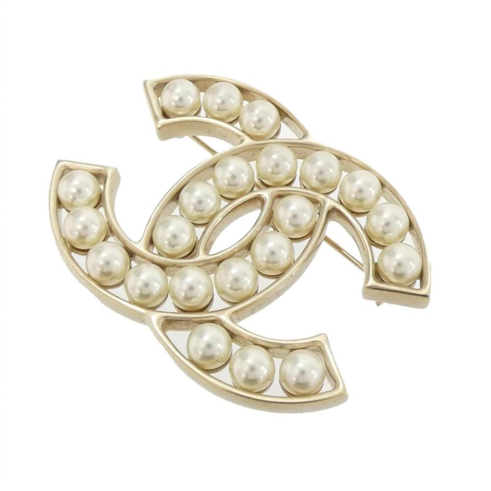 CHANEL White Brooch